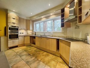 Kitchen- click for photo gallery
